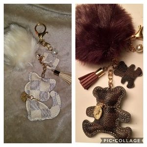💕sale 💕Cute faux fur pom & kitty/bear keychain